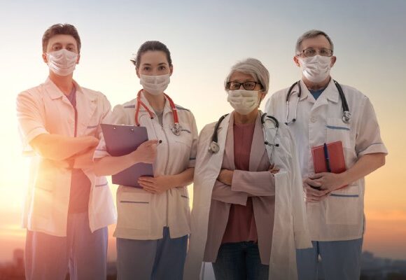 Epidemia COVID-19 pojawiła się w Wuhan w Chinach w grudniu 2019 roku