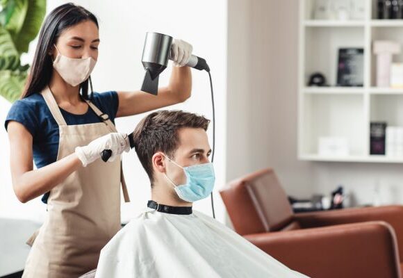 Bezpieczeństwo a COVID-19: jak korzystać z restauracji, salonów kosmetycznych i klubów sportowych