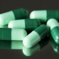 FDA zatwierdza pierwszy lek na COVID-19