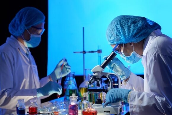 Europejska Agencja Leków (EMA) zaleca pierwszą szczepionkę na COVID-19 do obrotu w UE