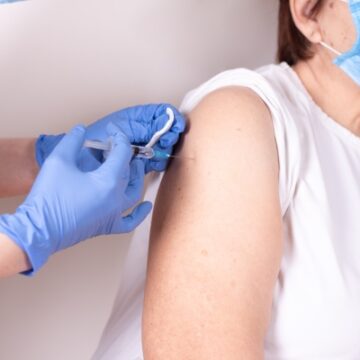 Odsetek populacji osób dorosłych po jednej dawce szczepionki na Covid-19 w UE / EOG