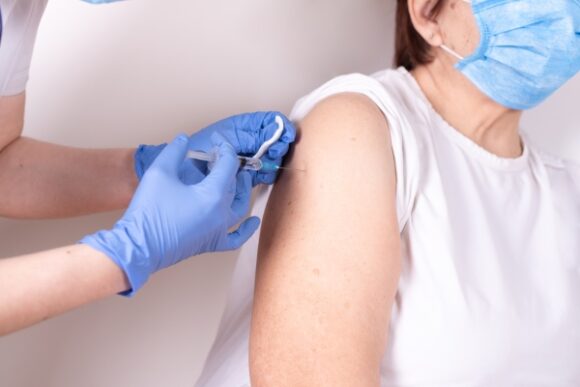 Odsetek populacji osób dorosłych po jednej dawce szczepionki na Covid-19 w UE / EOG