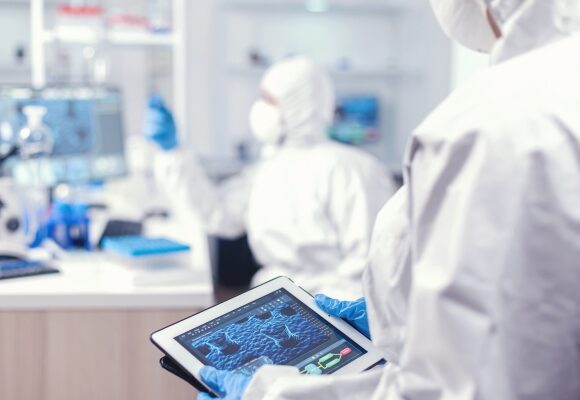 Janssen – szczepionka na COVID-19: trwa ocena bardzo rzadkich przypadków nietypowych zakrzepów krwi