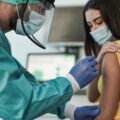 Pierwsza szczepionka przeciwko COVID-19 zatwierdzona w UE dla dzieci w wieku od 12 do 15 lat