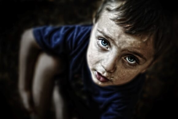 Osierocone dzieci ofiarą pandemii COVID-19 w USA